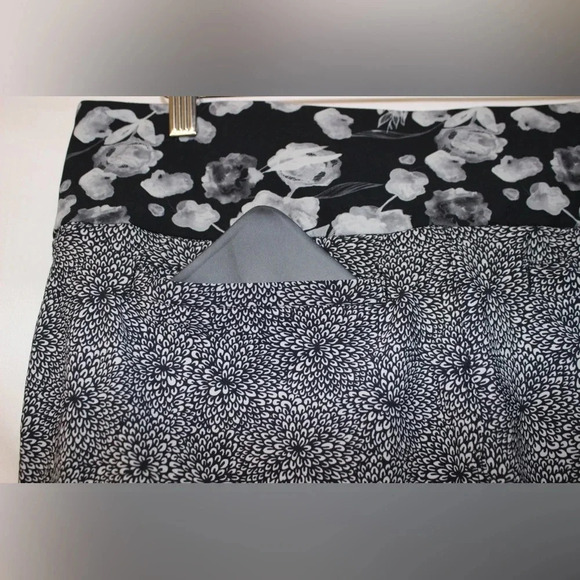 Lululemon Departure Floral Pants Size 8 - Picture 9 of 12